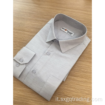 Camicia a maniche lunghe maschile di buona qualità